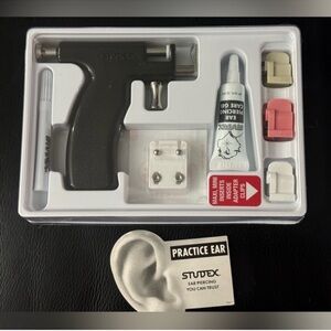 NEW Studex ear piercing starter kit
R995 instrument tool earrings ear care stud